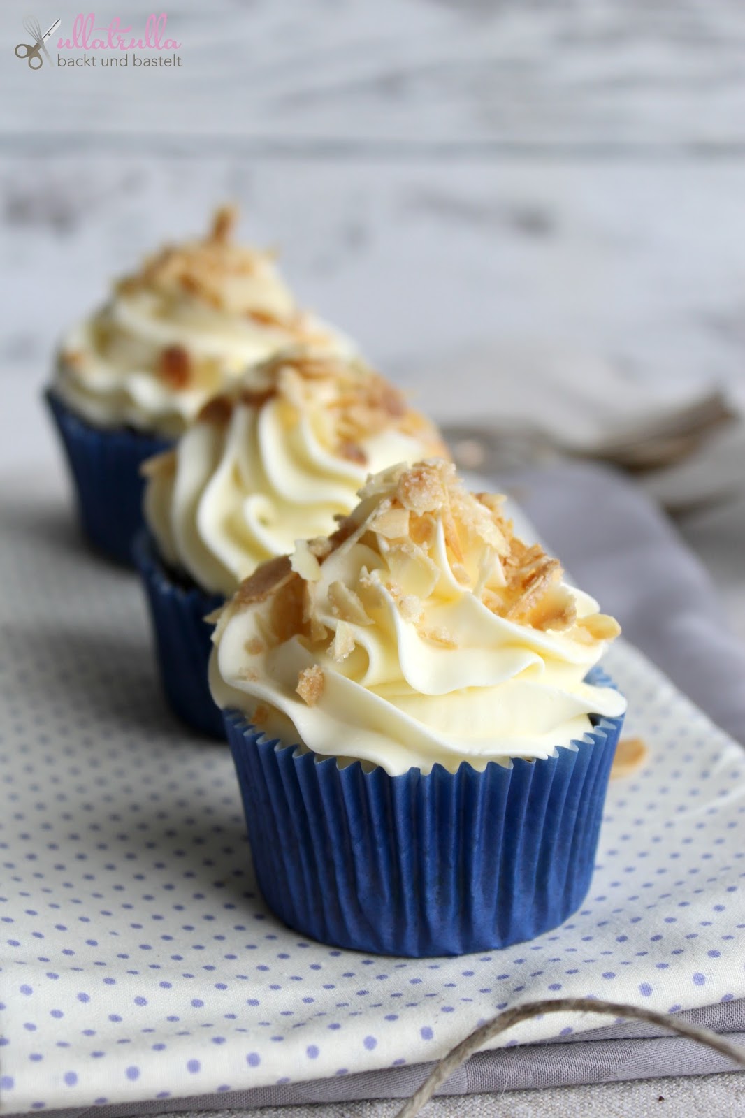 ullatrulla backt und bastelt: Mandel-Cupcakes mit Pudding-Buttercreme