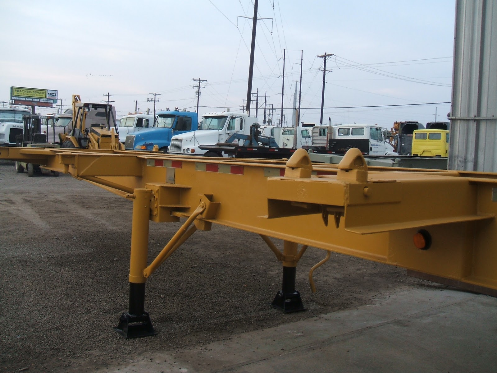 CONTAINER CHASSIS & PARTS 20'/40' COMBO 3 Axles, 12 PINS for Sale