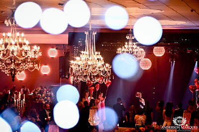 casamento clássico, casamento elegante, casamento chique, casamento real, decoração branca, tapete de espelho, passarela espelhada, casamento, cerimonia de casamento, anderson marques, dunia city hall, casarei em brasilia, casamento em brasilia, festa de casamento, lustres, noivos dançando