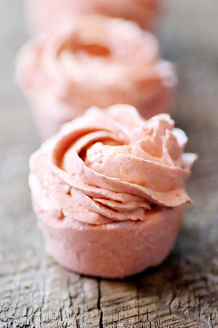 How to Make Cupcake Bath Bombs + Foaming Bath Whip
