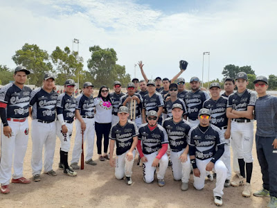 La diputada Marcia Camarena, inaugura juego entre Charros de Chucarit y Toros de Navojoa