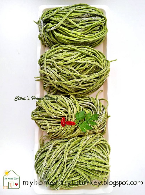 HOMEMADE SPINACH NOODLE / CARA MEMBUAT MIE BAYAM SENDIRI DI RUMAH| Çitra's HOme Diary. #noodle #spinachnoodle #homemadenoodle #membuatmietelor #mietelor #miebayam #resepmietelur #howtomakenoodle #asiannoodle #yumurtaeriste #ıspanakeriste #miebayam