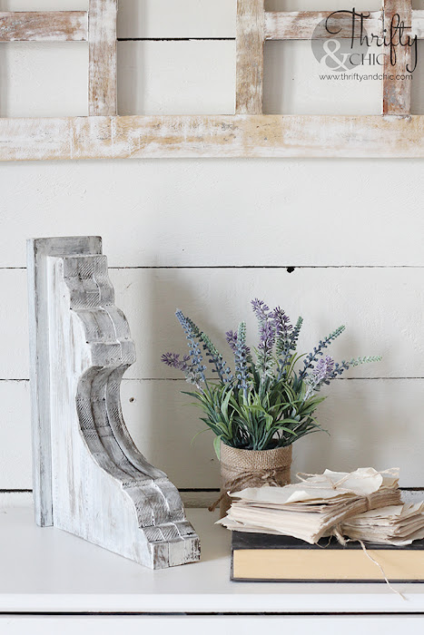 DIY vintage inspired corbel tutorial. DIY corbels. How to make a corbel. Jigsaw and scroll saw home decor projects. DIY home decor. DIY farmhouse decorating ideas.