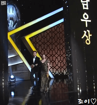 천우희 오늘 청룡영화제 한경기스페셜.gif | 인스티즈