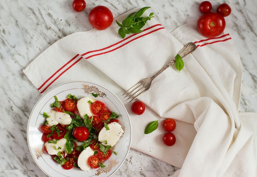 Ensalada de cherrys y mozzarella de búfala