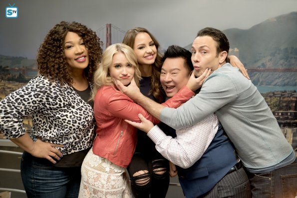 Young and Hungry - Season 4 - Cast Promotional Photos