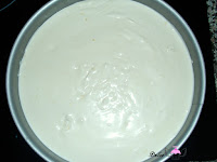 Añadiendo el cheesecake al molde