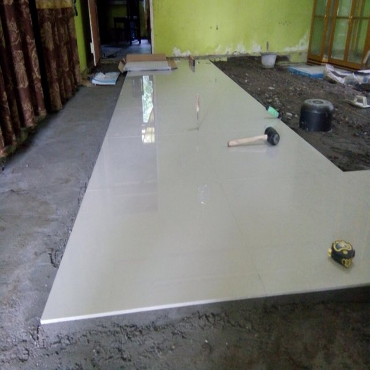 Jasa Pasang Keramik Lantai Borongan - Mandore.id