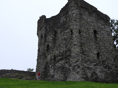 peveril castle keep derbyshire peak district
