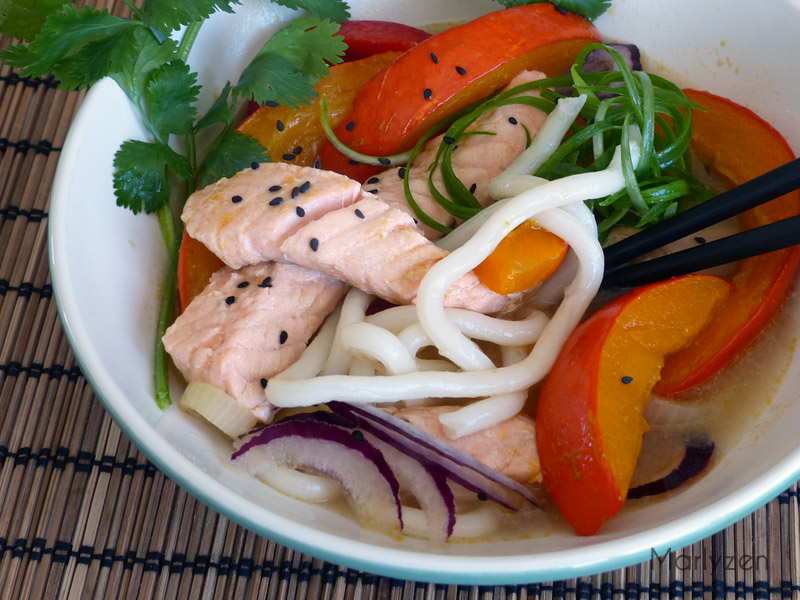 Soupe de nouilles udon, saumon et potimarron Marlyzen, cuisine revisitée