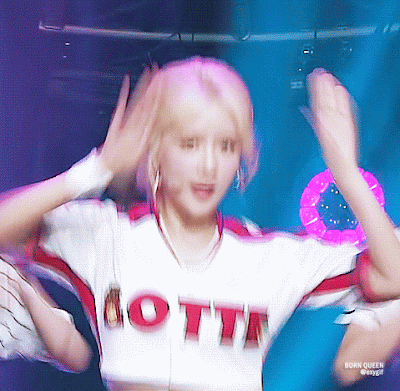 당장 야구장 시구하러 가도 될 오늘자 우주소녀 코디 | 인스티즈