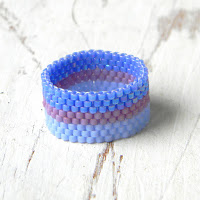 купить голубое сиреневое кольцо из бисера бижутерия ручной работы