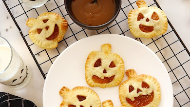Halloween Jack O' Lantern Hand Pies