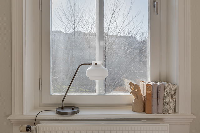 Simple Bedroom Styling with a Play on Light