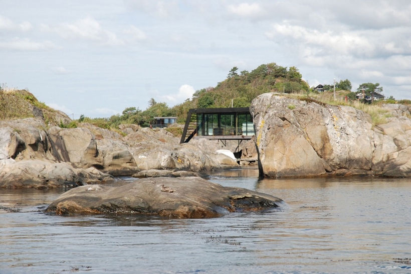 Holiday home located on the rocky coast