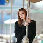Pretty Yu Jin In Outdoors Photo Shoot Foto 25