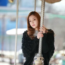 Pretty Yu Jin In Outdoors Photo Shoot Foto 25