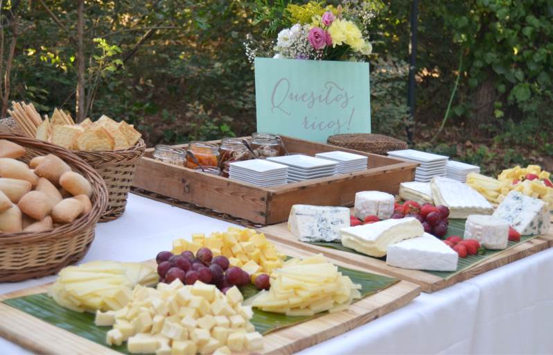 SIENTATE A LA MESA IDEAS PARA CELEBRAR UNA COMUNION EN CASA / FIRST