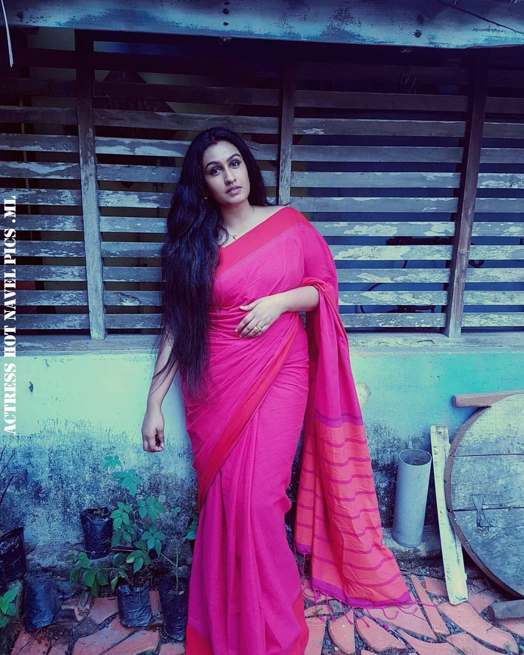 [Download] Kavitha Nair Navel HD Photos | Kavitha Nair Hot Images