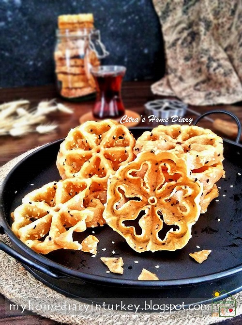 Rosettes / Honeycomb  Fried Cookies / Kuih Loyang / Kembang Goyang