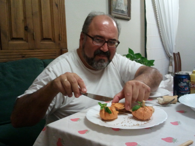 Degustando las calabacitas de sobrasada