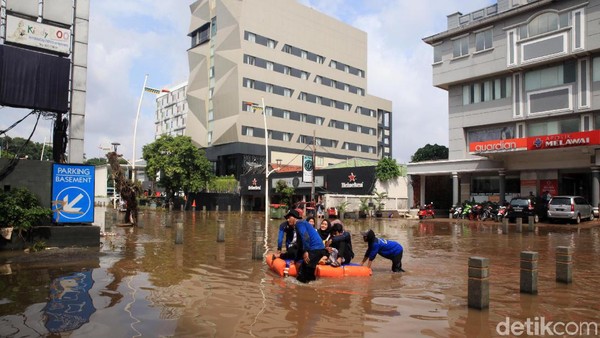 300 Warga Jakarta Korban Banjir Gugat Anies, Jumlah Masih Bisa Bertambah 300 Warga Jakarta Korban Banjir Gugat Anies, Jumlah Masih Bisa Bertambah