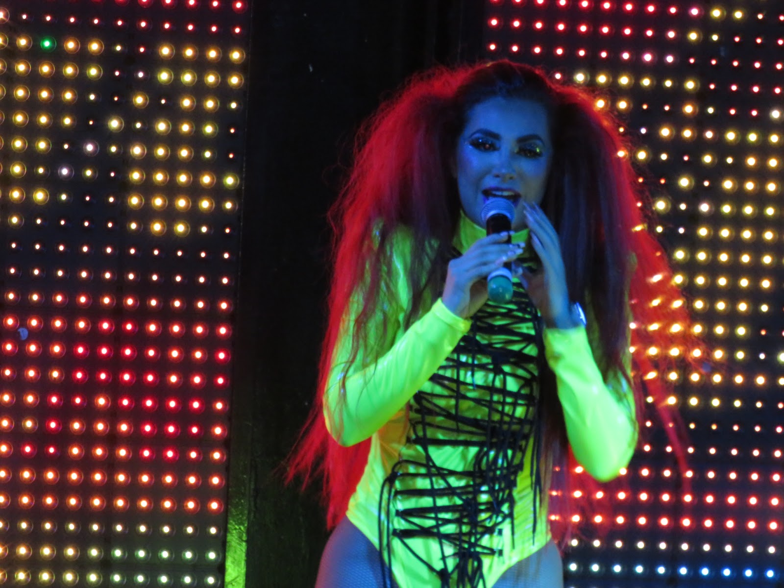 somos el espectador: DAMARIS ROJAS SOMETE A ESCLAVITUD Y SUBDITOS A LOS