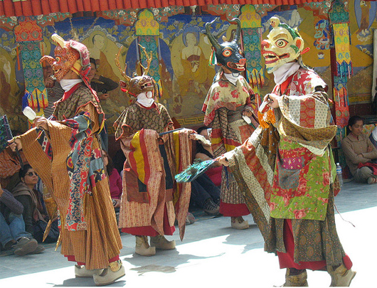 Lamas-dancing-during-Festival