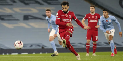 Mo Salah mencetak goal lewat tendangan pinalty pada menit 13