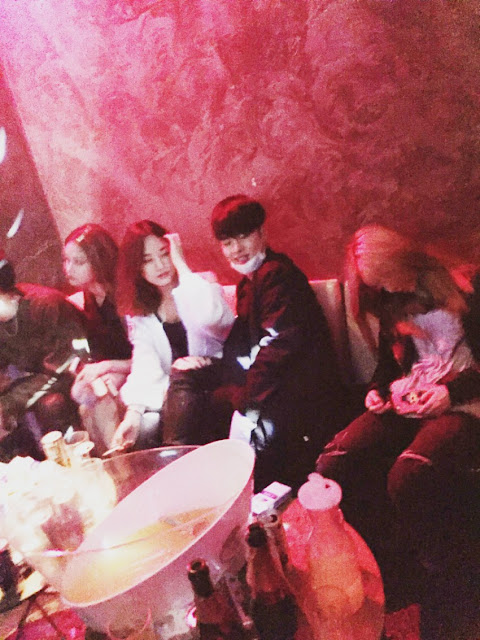 Чжунхэ из iKON замечен в клубе в компании девушек