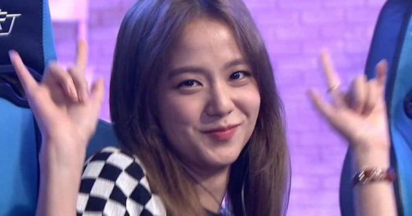 จีซู (Jisoo) วง BLACKPINK โชว์เสน่ห์สไตล์เกมเมอร์สาว