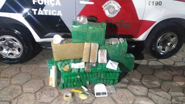 Mais de 130 quilos de maconha são apreendidos em residência desabitada em Dracena Mais de 130 quilos de maconha são apreendidos em residência desabitada em Dracena