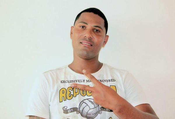 Pai Profeta faz críticas ao live dos Lambas e Noite e Dia: “Aquilo foi uma pouca vergonha” Pai Profeta faz críticas ao live dos Lambas e Noite e Dia: “Aquilo foi uma pouca vergonha”
