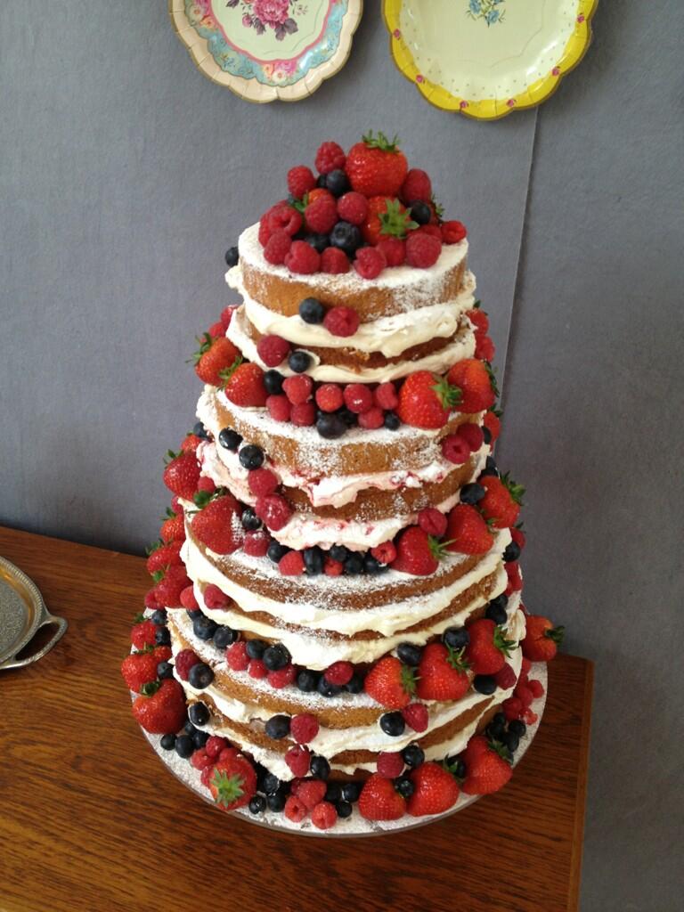 lauralovescakes... Calendar Cakes Round Up May