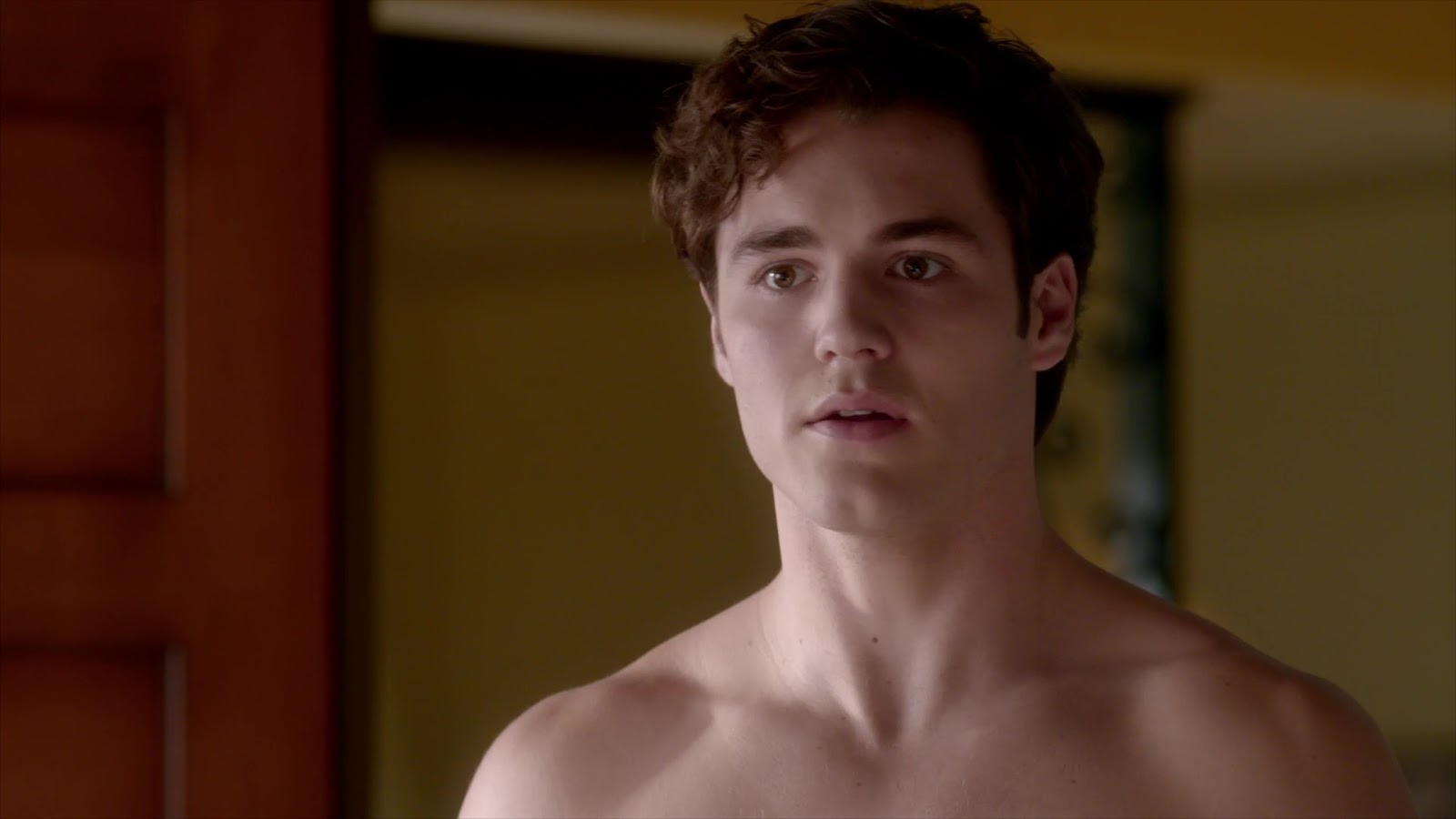 ausCAPS: Charlie DePew shirtless in Famous In Love 1-06 