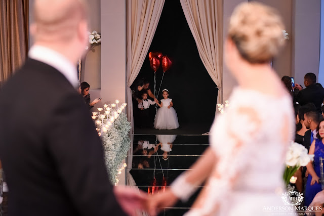 casamento clássico, casamento elegante, casamento chique, casamento real, decoração branca, tapete de espelho, passarela espelhada, casamento, cerimonia de casamento, anderson marques, dunia city hall, casarei em brasilia, casamento em brasilia, entrada da dama, dama de honra, daminha, pajem