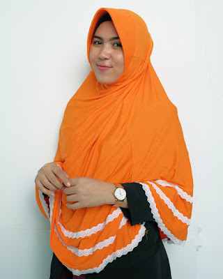 cewek chubby manis pakai Jilbab dan seksi imut