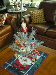 Tinsel Tree with Vintage Santas