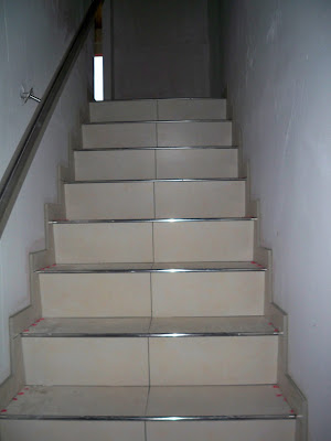 Am Lerchensporn: Fliesenarbeiten Treppen und Gäste WC