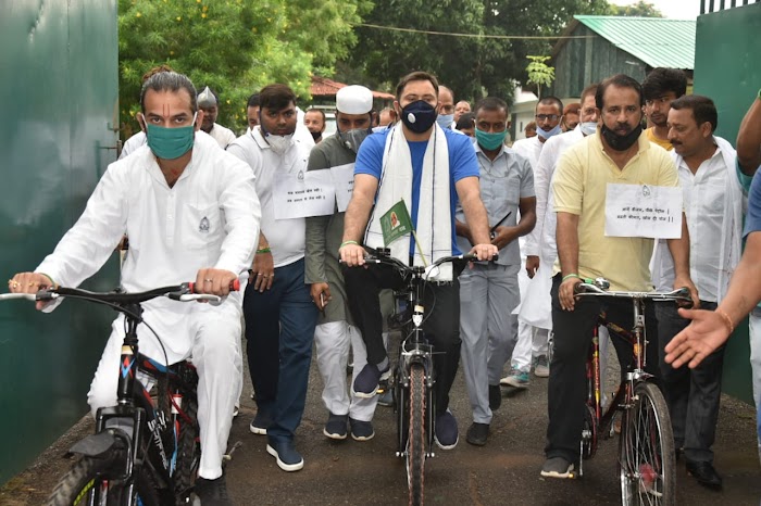 पेट्रोल,डीजल के रोजाना बढ़ते मूल्य को लेकर, तेजस्वी यादव ने विशाल साइकिल मार्च कर विरोध किया ।।