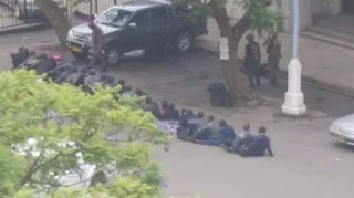 Polisi Nchini Zimbabwe 'Wadhibitiwa' na Jeshi Harare