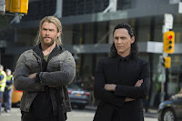 Chris Hemsworth and Tom Hiddleston in Thor: Ragnarok (39)