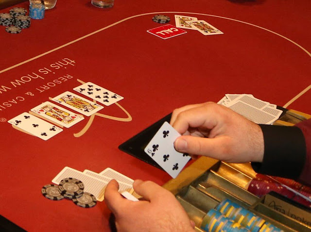 NEWBIE TO POKER? 10 TIPS TO AVOID BEING NOTICED