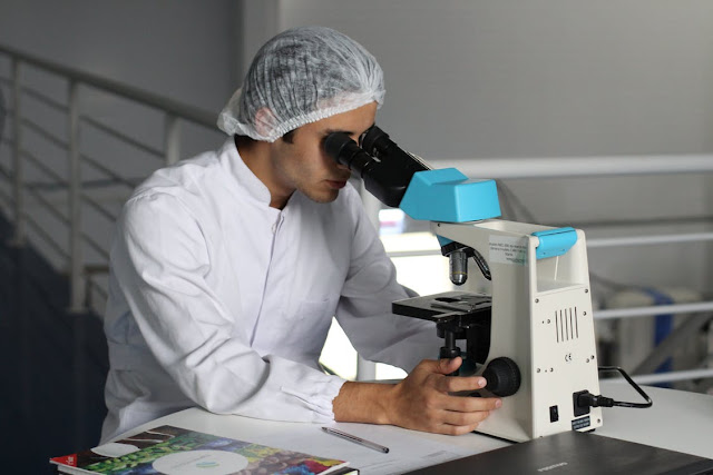 biology-chemist-lab