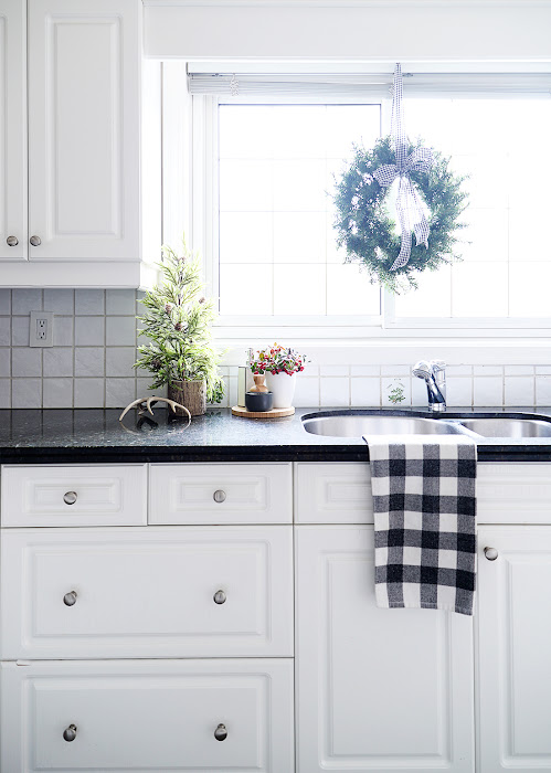 simple kitchen christmas decor, easy kitchen christmas decorations