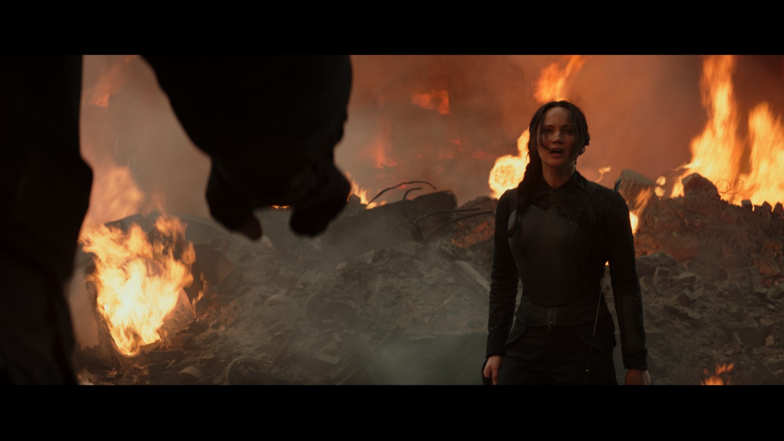 Descargar The Hunger Games Mockingjay Part 1 (2014) 4K REMUX HDR Latino
