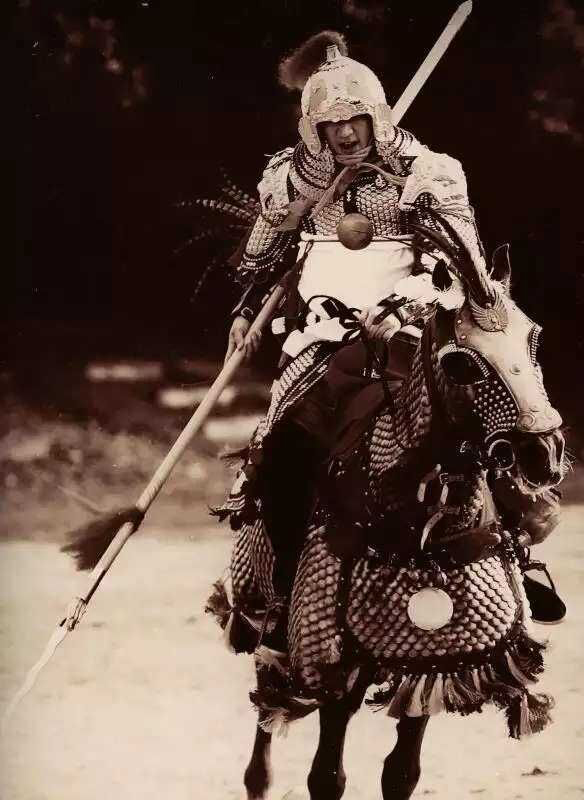 песня доспехи