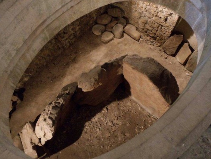 ArqueoLugares Dolmen de SANTA CRUZ. Cangas de Onís. Oviedo. Asturias (E)