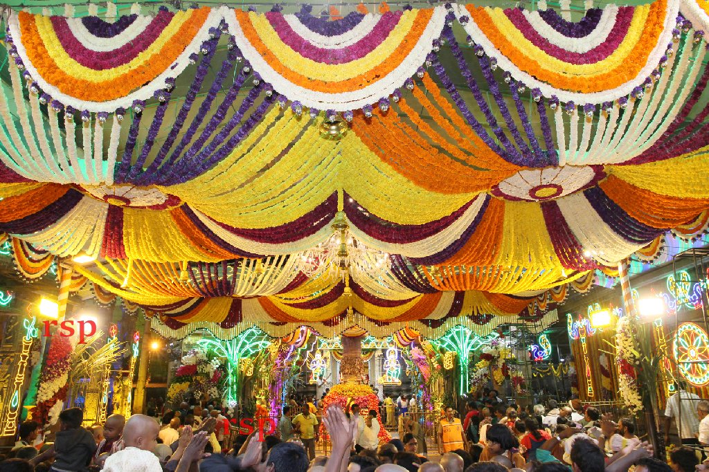 Rspnetwork In Sri Vari Temple In Side Flower Decoration And
