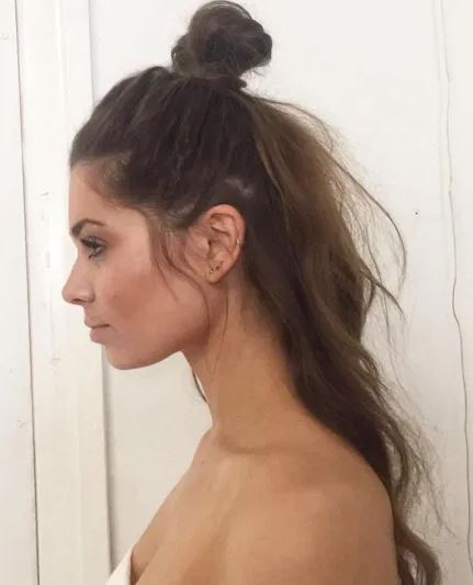 Pretty Messy High Knot hairstyle